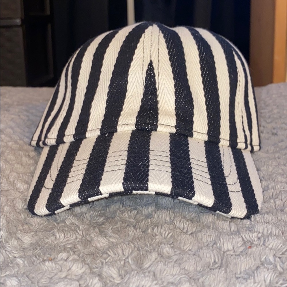 ***SOLD*** 🖤BLACK&WHITE 🤍 HAT
